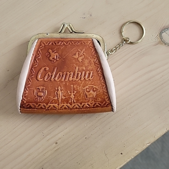 Columbia Tooled Leather Coin Purse Keychain - Picture 1 of 5